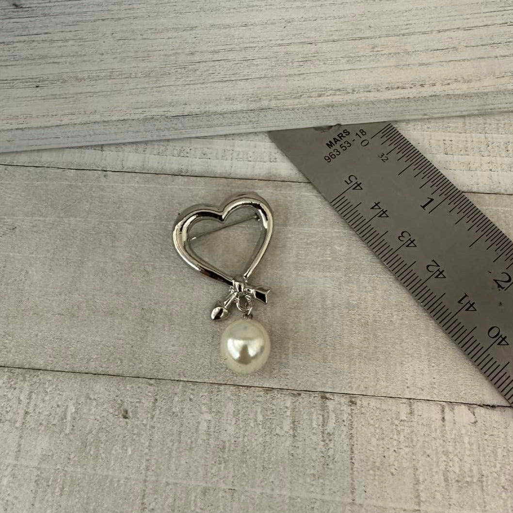 Heart Pearl Buckle Pins